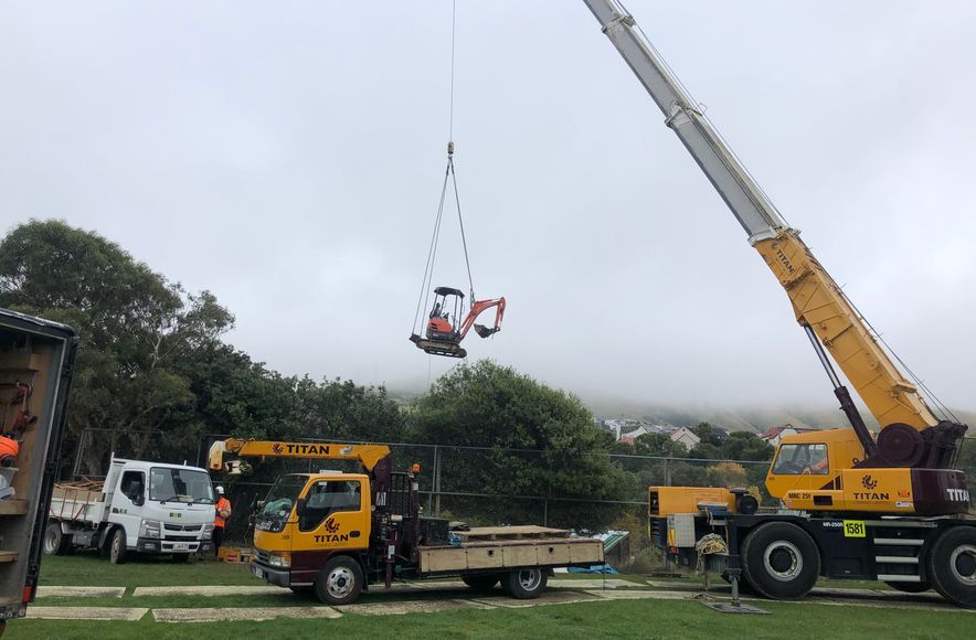 Helicopter - Crane lifts