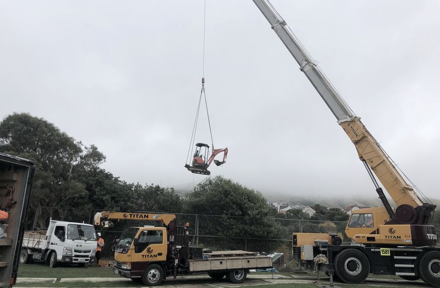 Helicopter - Crane lifts
