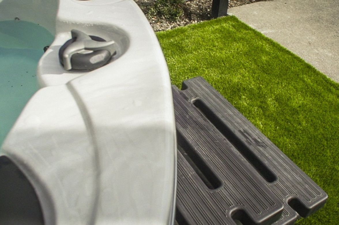 Spa Surround Artificial Lawn