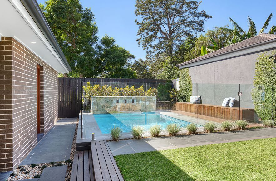 Sutherland St | Exterior