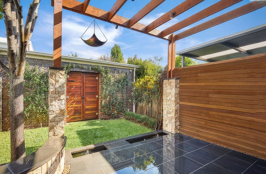 Broadoaks Road | Exterior