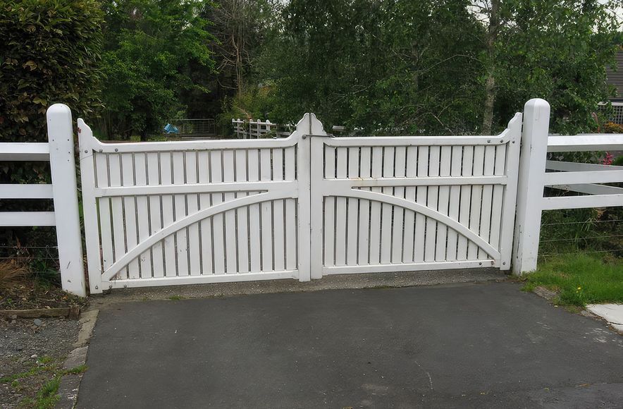 York | Traditional Style Gates