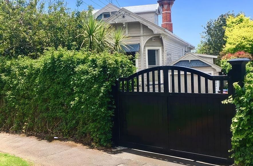 Lincoln | Traditional Style Gates