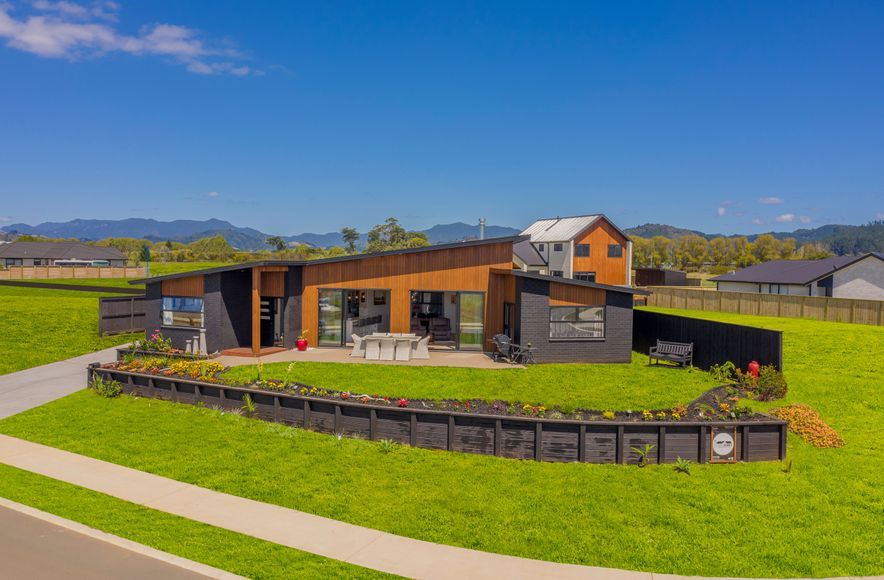 Brown House - Whitianga Waterways