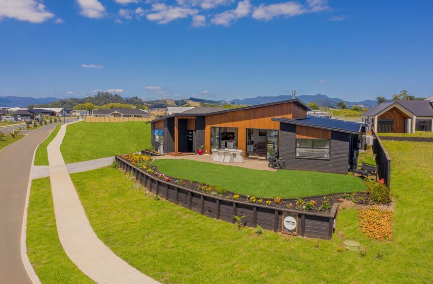 Brown House - Whitianga Waterways