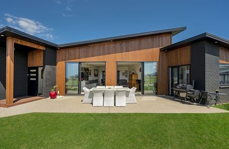 Brown House - Whitianga Waterways