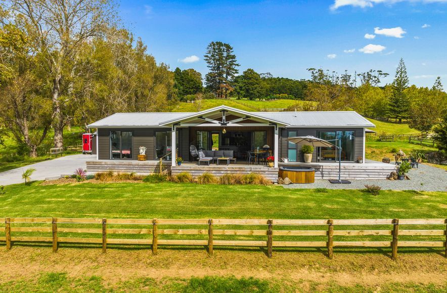Equestrian Elegance | Oasis 4