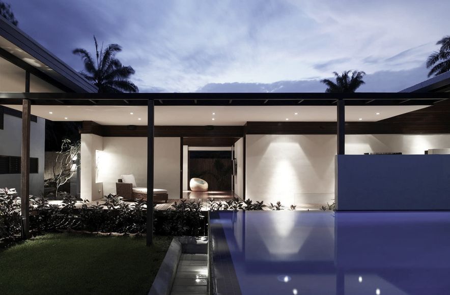 Six, Port Douglas