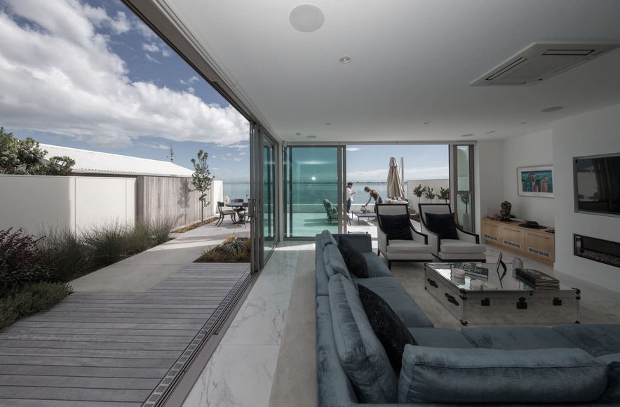 An Entertainer's Dream on the Estuary