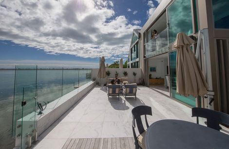 An Entertainer's Dream on the Estuary