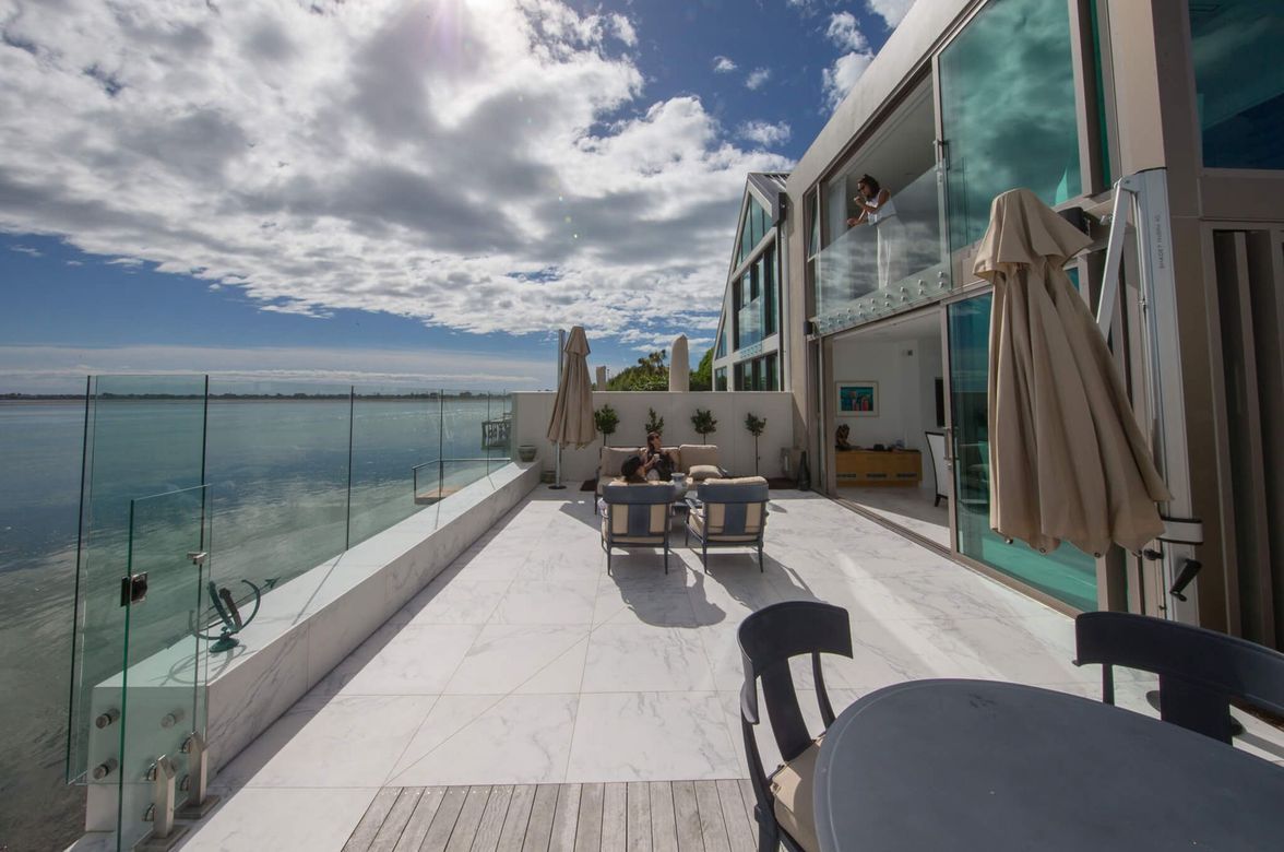 An Entertainer's Dream on the Estuary