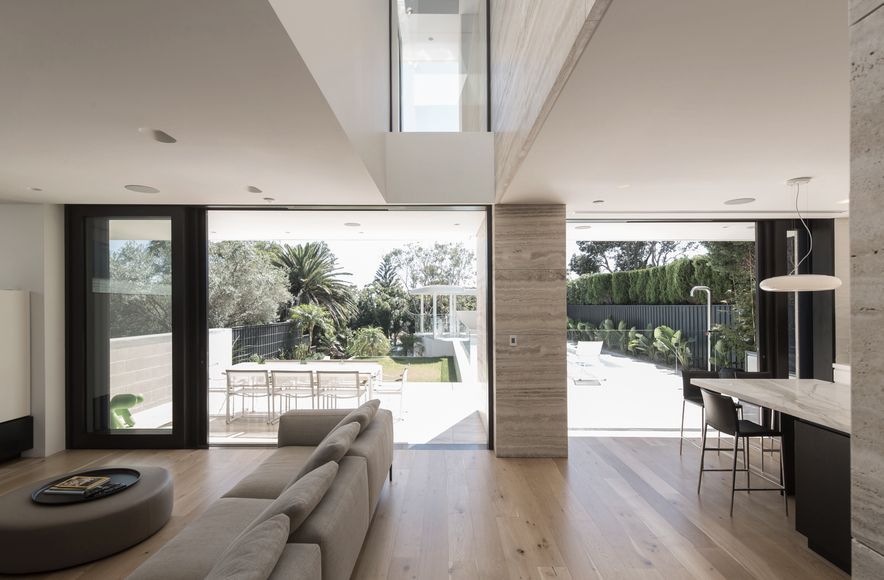 V-House