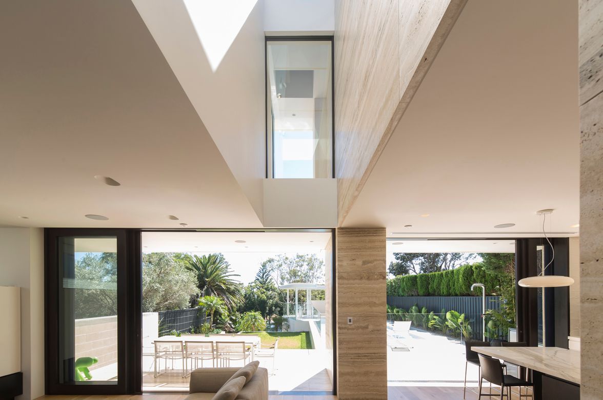 V-House